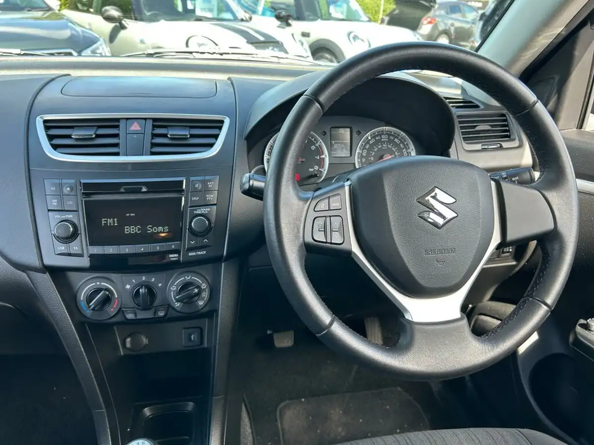 2015-suzuki-swift-12-sz2-3d-big-3