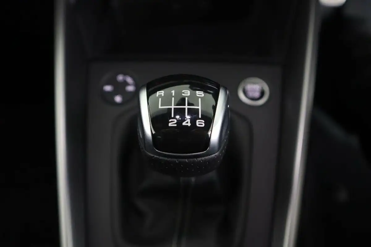 2023-audi-a3-15-35-tfsi-s-line-sportback-5d-big-24