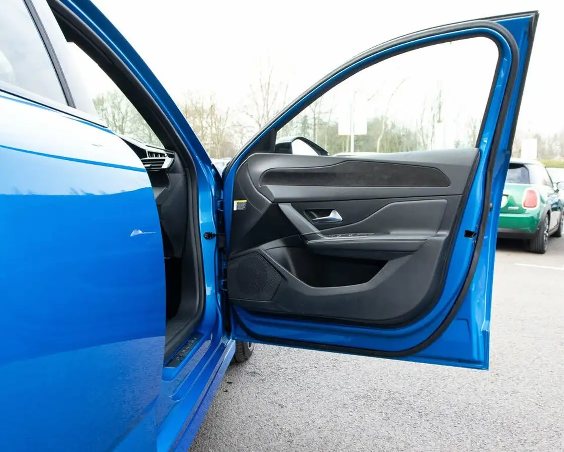 2023-peugeot-308-15-bluehdi-gt-130ps-big-16