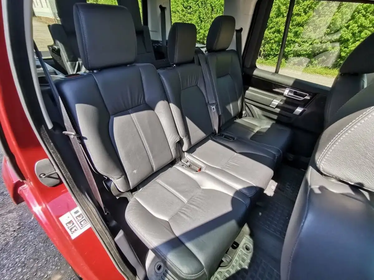 2015-land-rover-discovery-4-30-sd-v6-hse-big-39