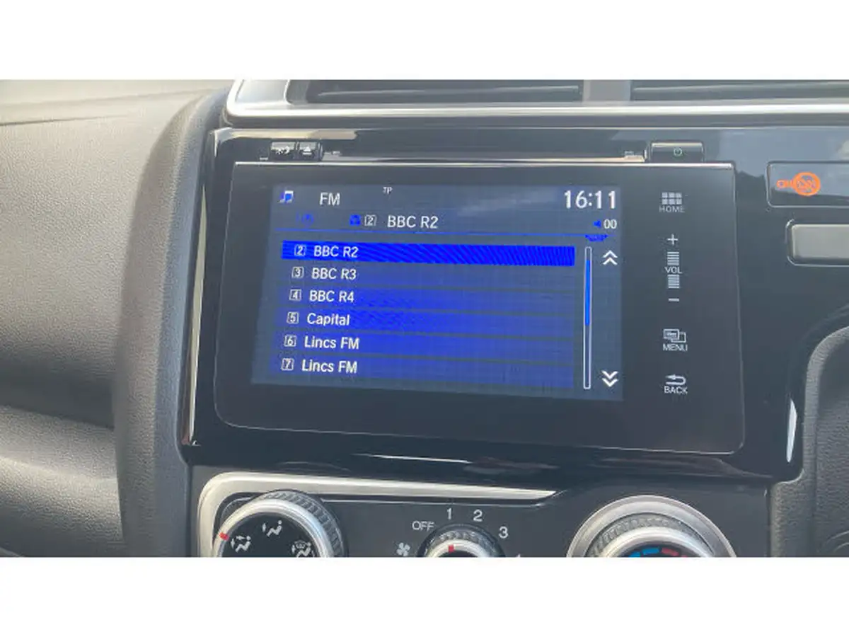 2019-honda-jazz-15-i-vtec-sport-navi-big-23