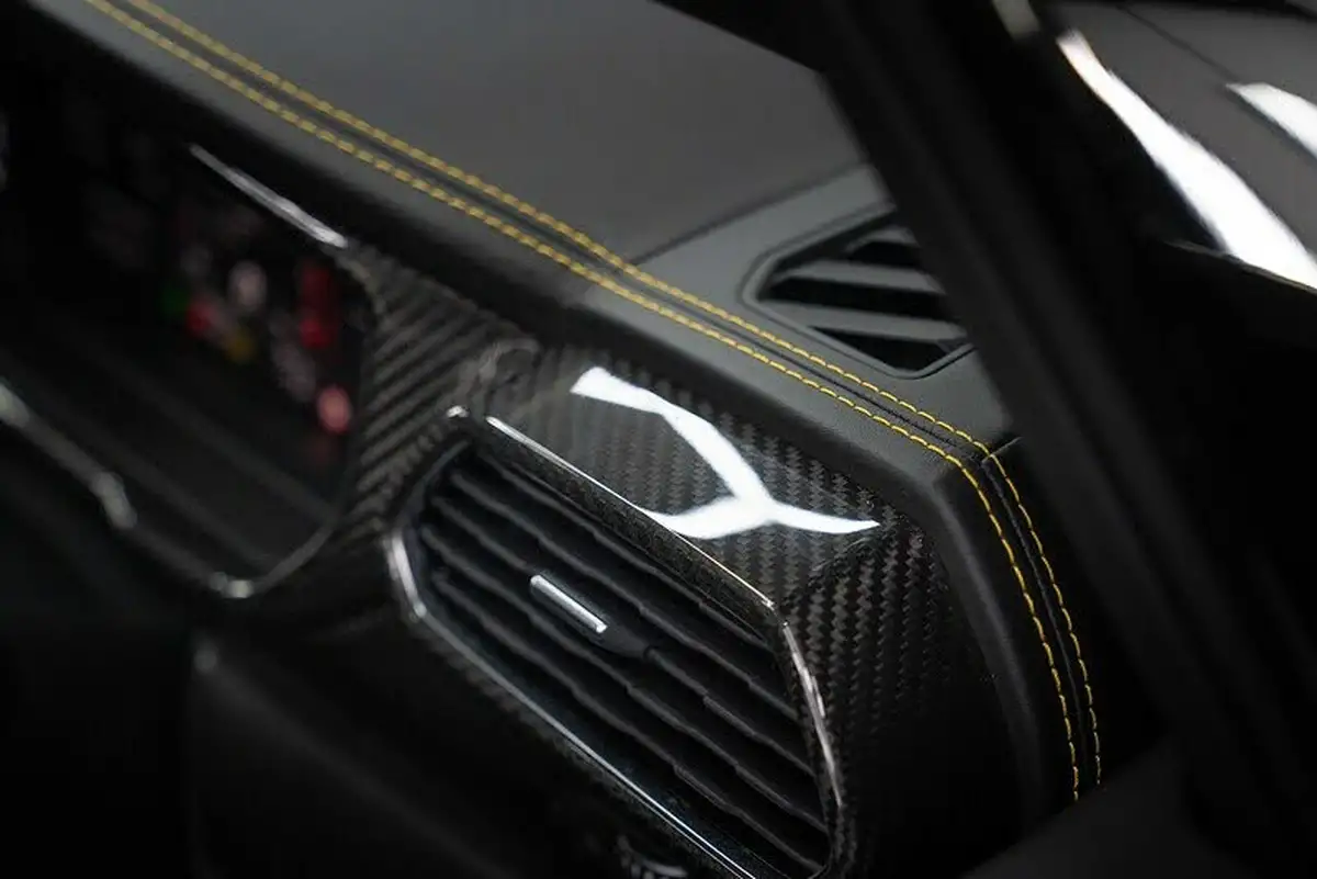 2022-lamborghini-urus-40-no-trim-big-6