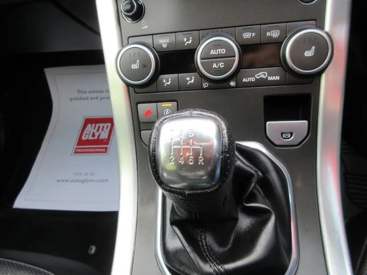 2015-land-rover-range-rover-evoque-20td4-se-tech-hatchback-5d-big-16