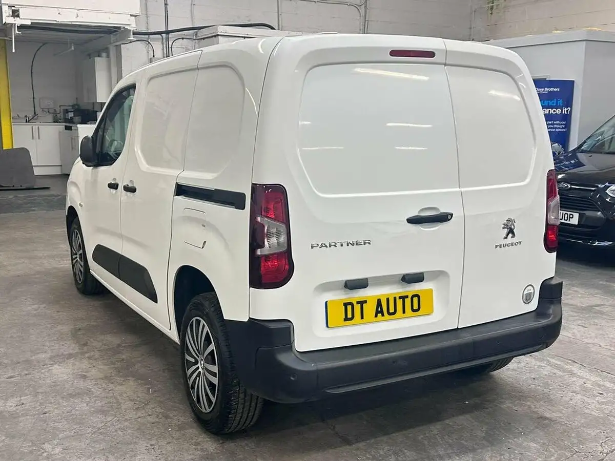 2019-peugeot-partner-15-bluehdi-1000-professional-100ps-eu6dt-panel-big-11