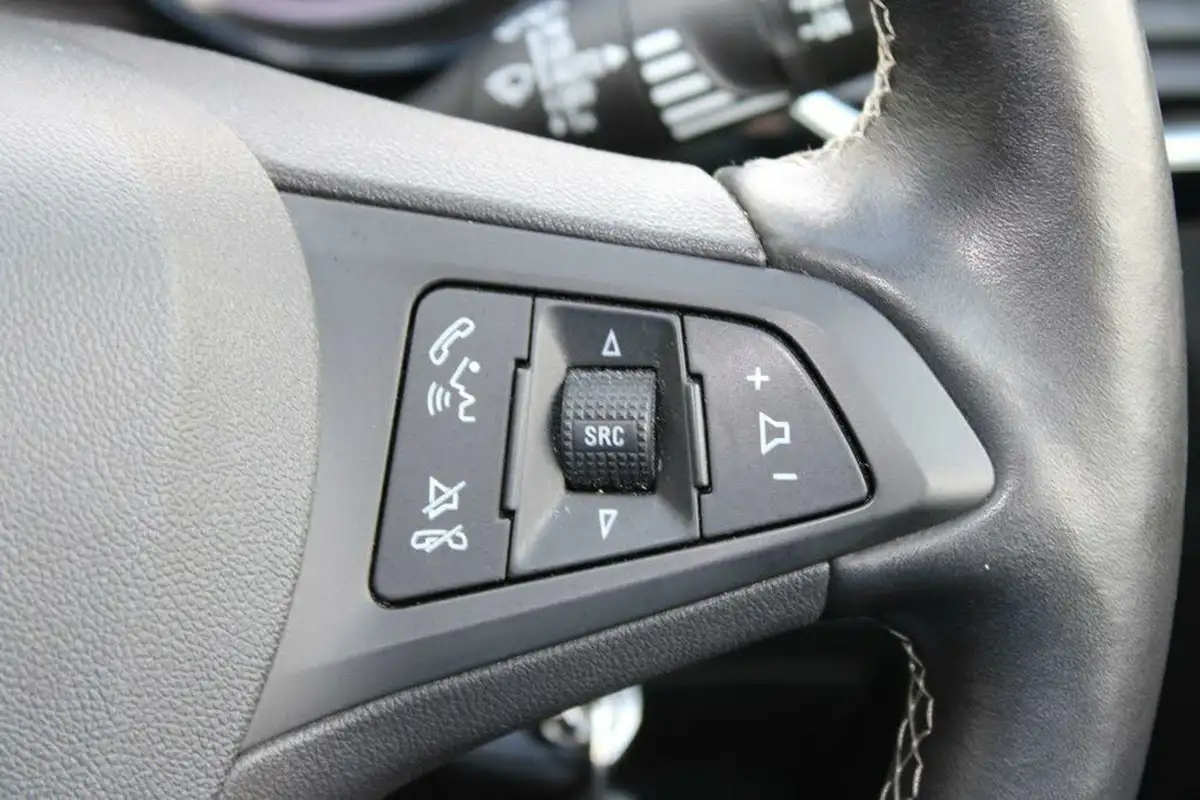 2019-vauxhall-astra-14i-16v-turbo-griffin-ss-big-12