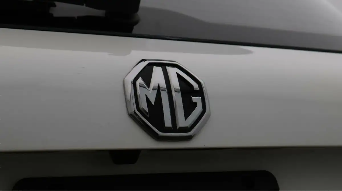 2022-mg-hs-15t-gdi-exclusive-162ps-dct-big-25