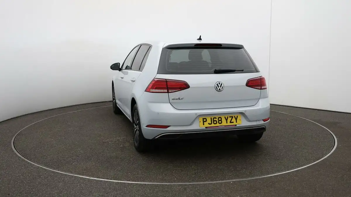 2018-volkswagen-golf-10-tsi-se-115ps-hatchback-5d-big-52