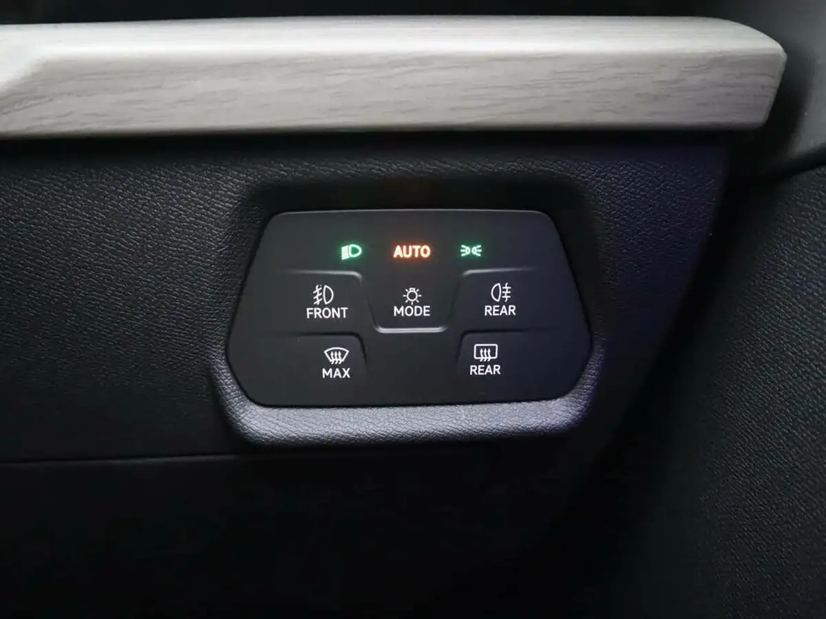 2021-seat-leon-14-e-hybrid-xcellence-lux-hatchback-big-24