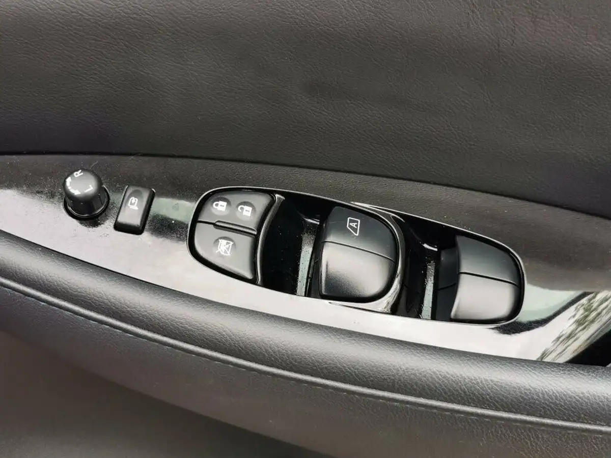2018-nissan-leaf-e-tekna-110kw-big-22