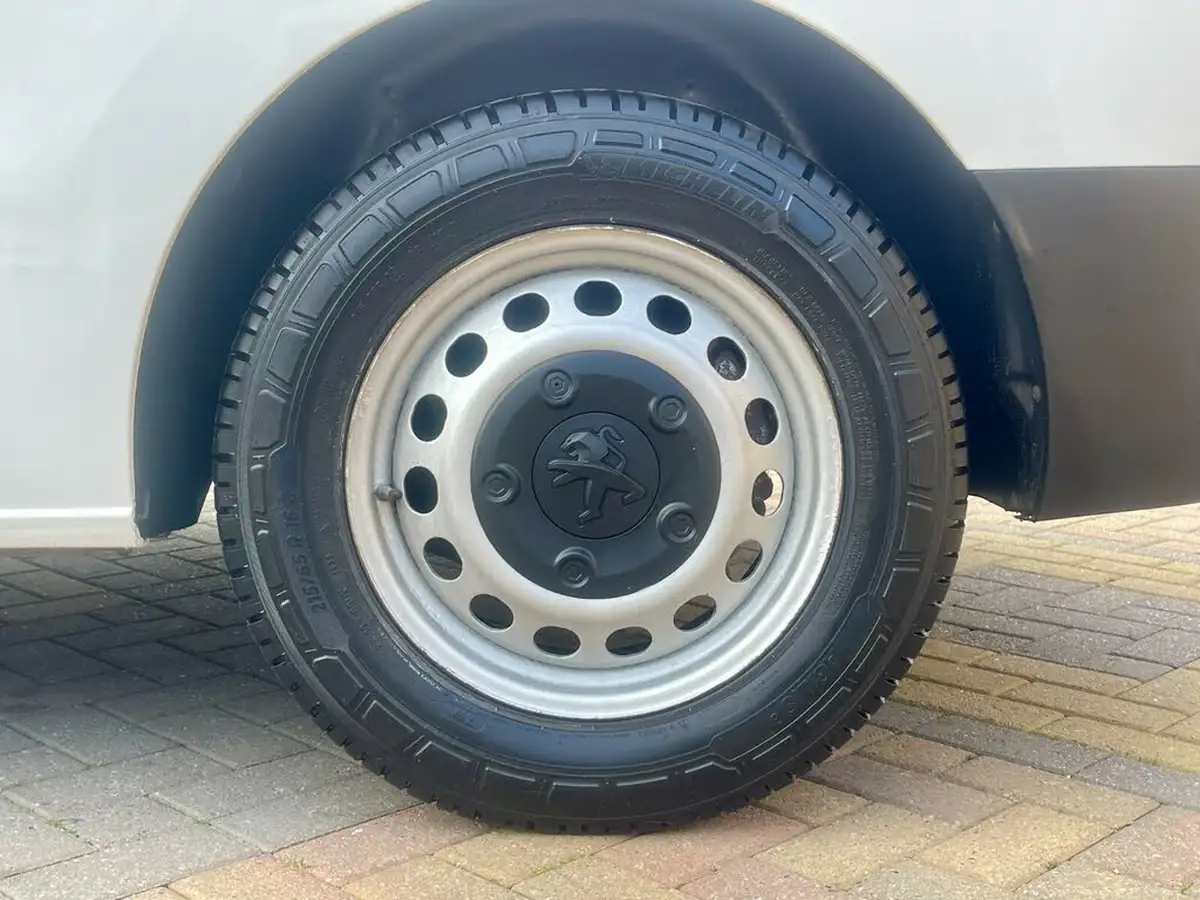 2018-peugeot-expert-16bluehdi-professional-standard-1000-115-ss-big-48