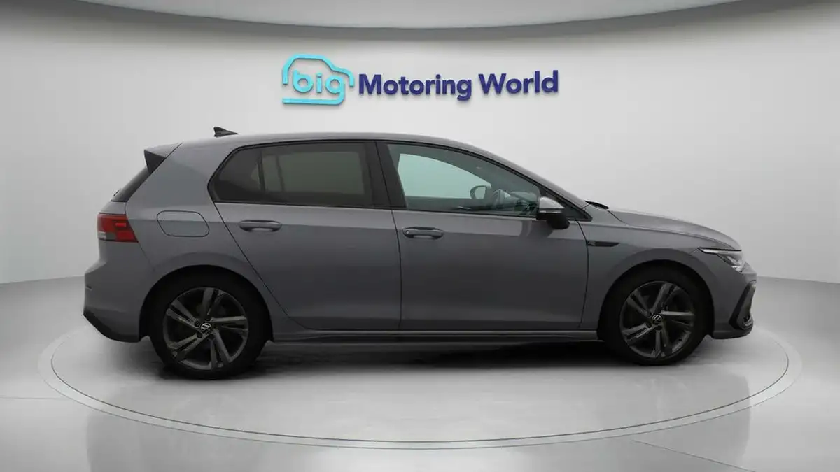 2021-volkswagen-golf-big-10