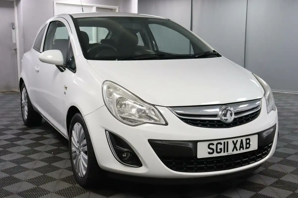 2011-vauxhall-corsa-12-excite-3d-big-29