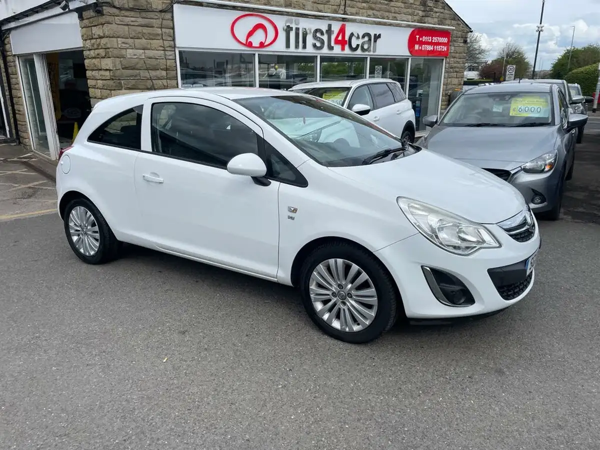 2011-vauxhall-corsa-12-excite-3d-big-5