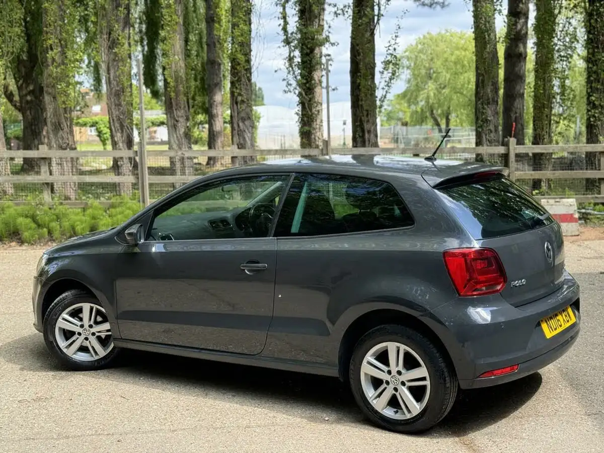 2016-volkswagen-polo-10-match-60ps-3d-big-14