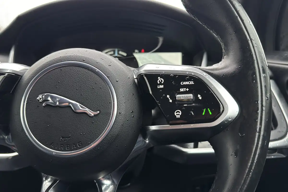 2021-jaguar-i-pace-ev400-black-big-15