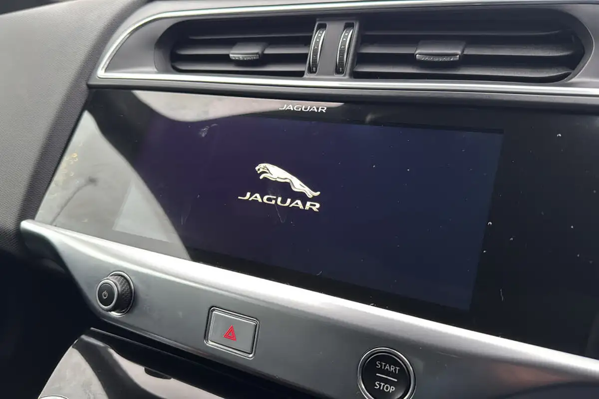 2021-jaguar-i-pace-ev400-black-big-41