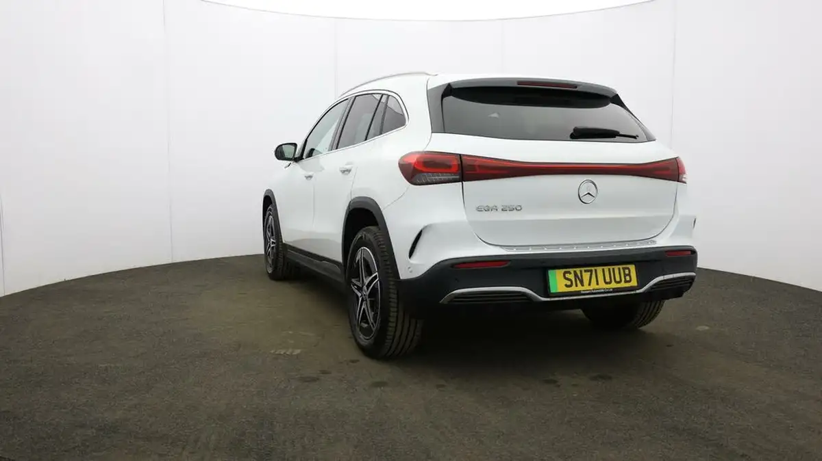 2021-mercedes-benz-eqa-e-eqa-250-amg-line-big-25