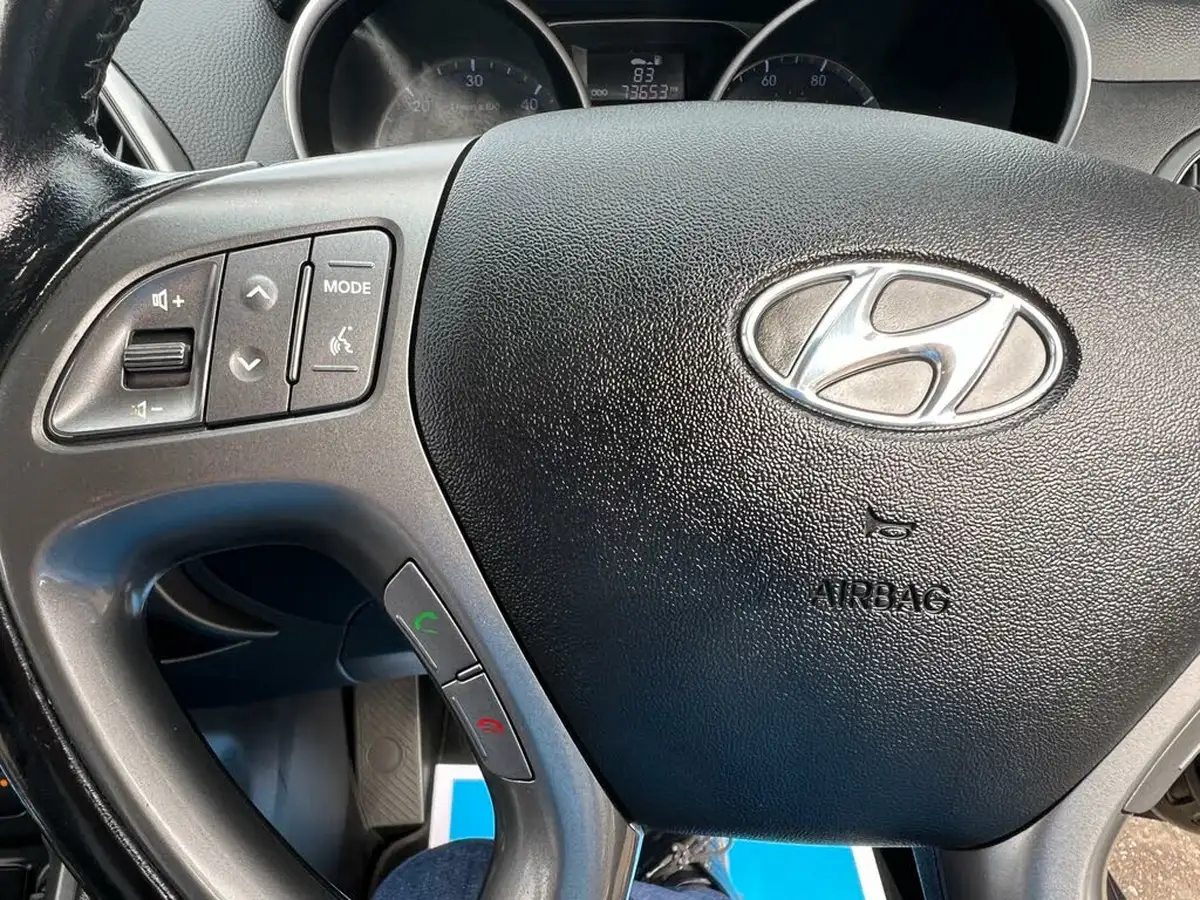 2013-hyundai-ix35-17td-se-nav-big-25