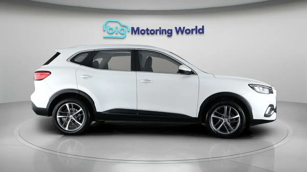2021-mg-hs-15t-gdi-exclusive-162ps-big-8