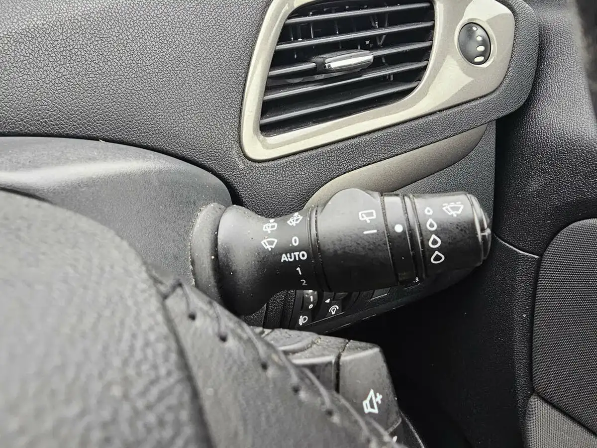 2014-renault-scenic-xmod-15dci-dynamique-tomtom-ss-big-28