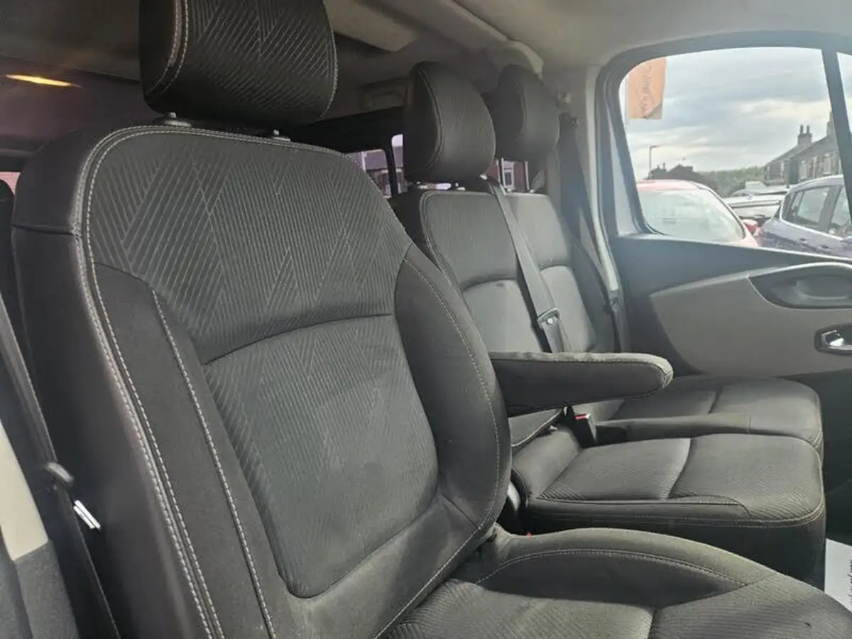 2018-renault-trafic-16dci-ll29-125-sport-nav-energy-125eu6-minibus-9-seats-big-21