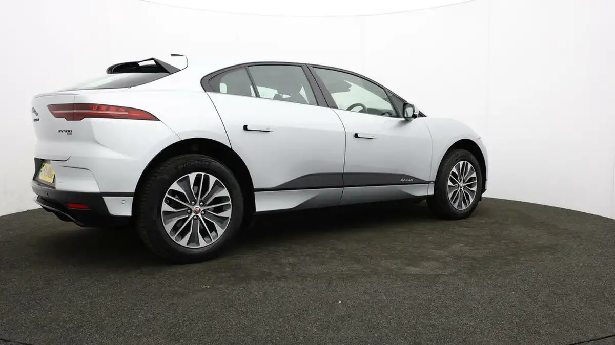 2021-jaguar-i-pace-ev400-se-big-25