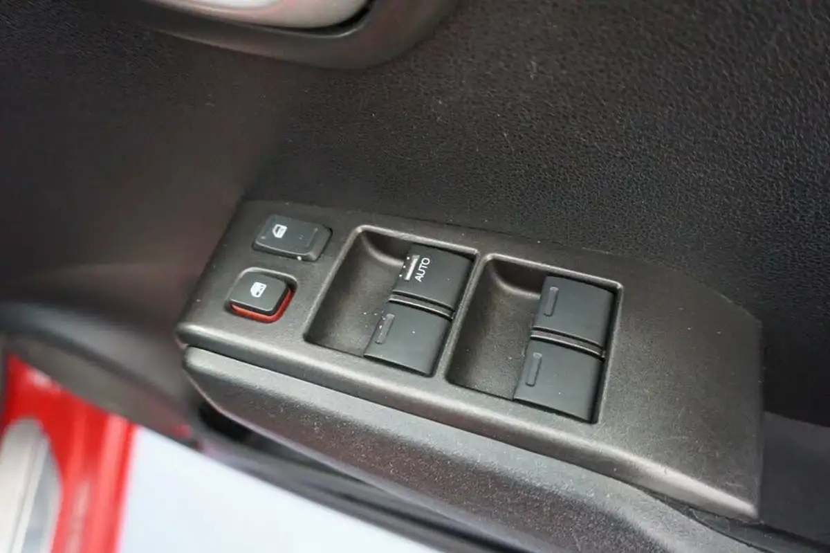2011-honda-jazz-14-ex-big-20