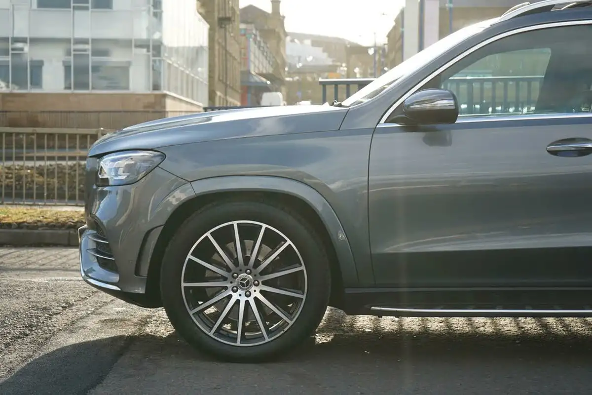 2021-mercedes-benz-gls-class-29d-gls400d-amg-line-premium-plus-big-26