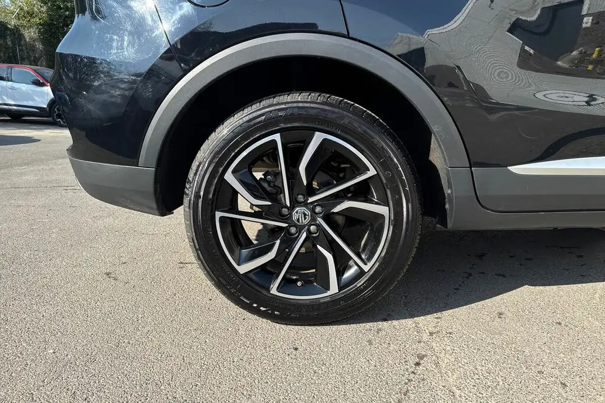 2023-mg-zs-suv-15-vti-tech-exclusive-big-15
