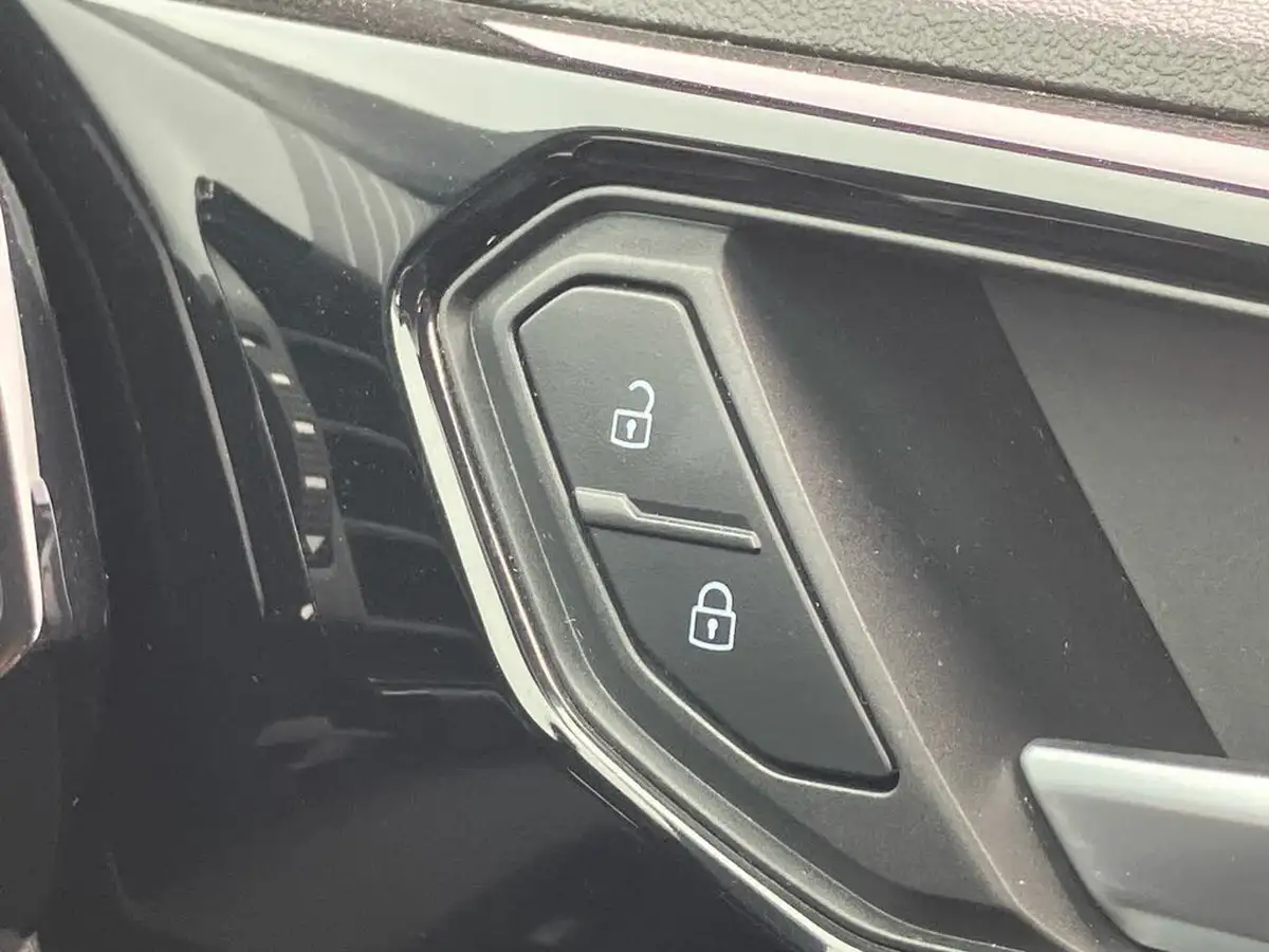 2023-volkswagen-t-cross-10-tsi-black-edition-95ps-big-37