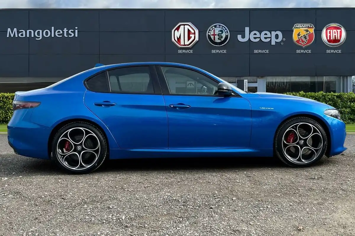 2024-alfa-romeo-giulia-20-veloce-big-3