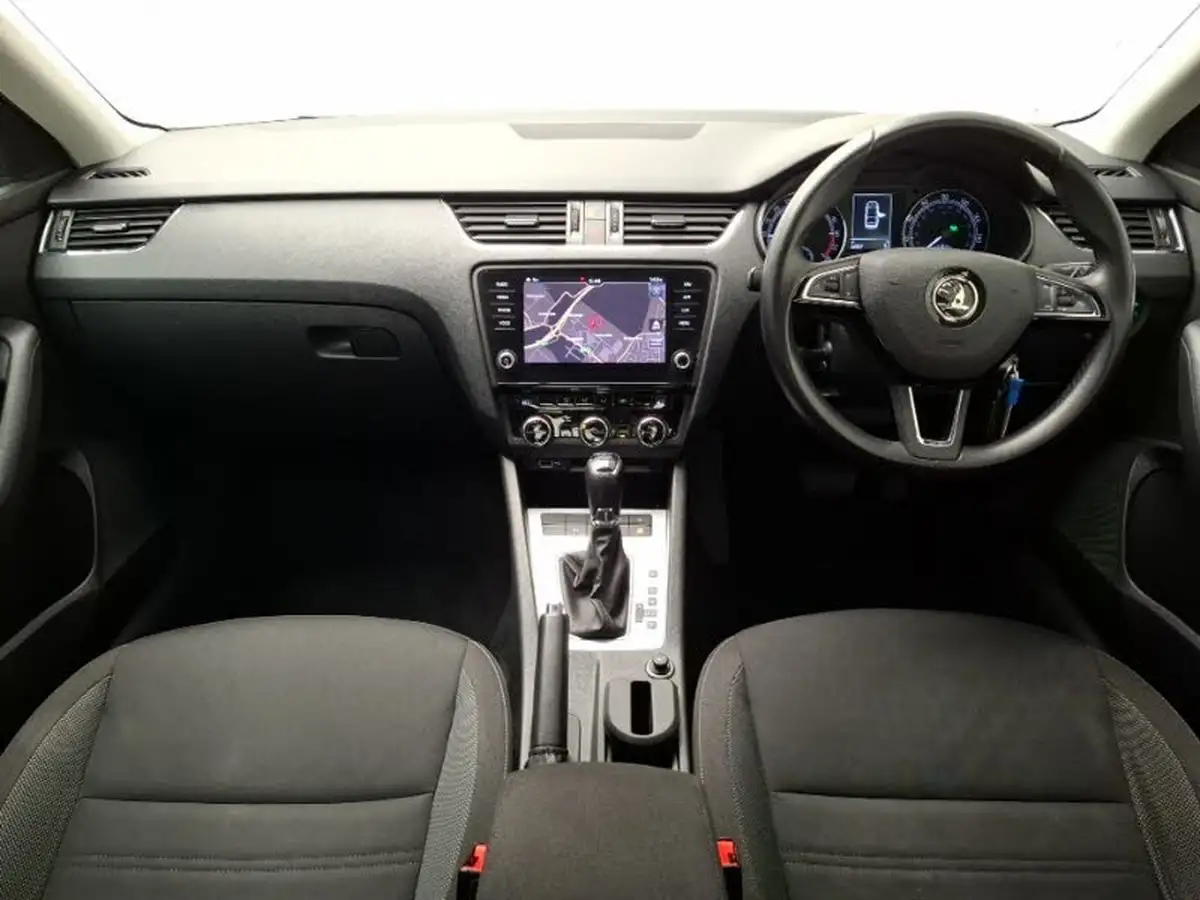 2018-skoda-octavia-16tdi-se-technology-scr-hatchback-dsg-big-2