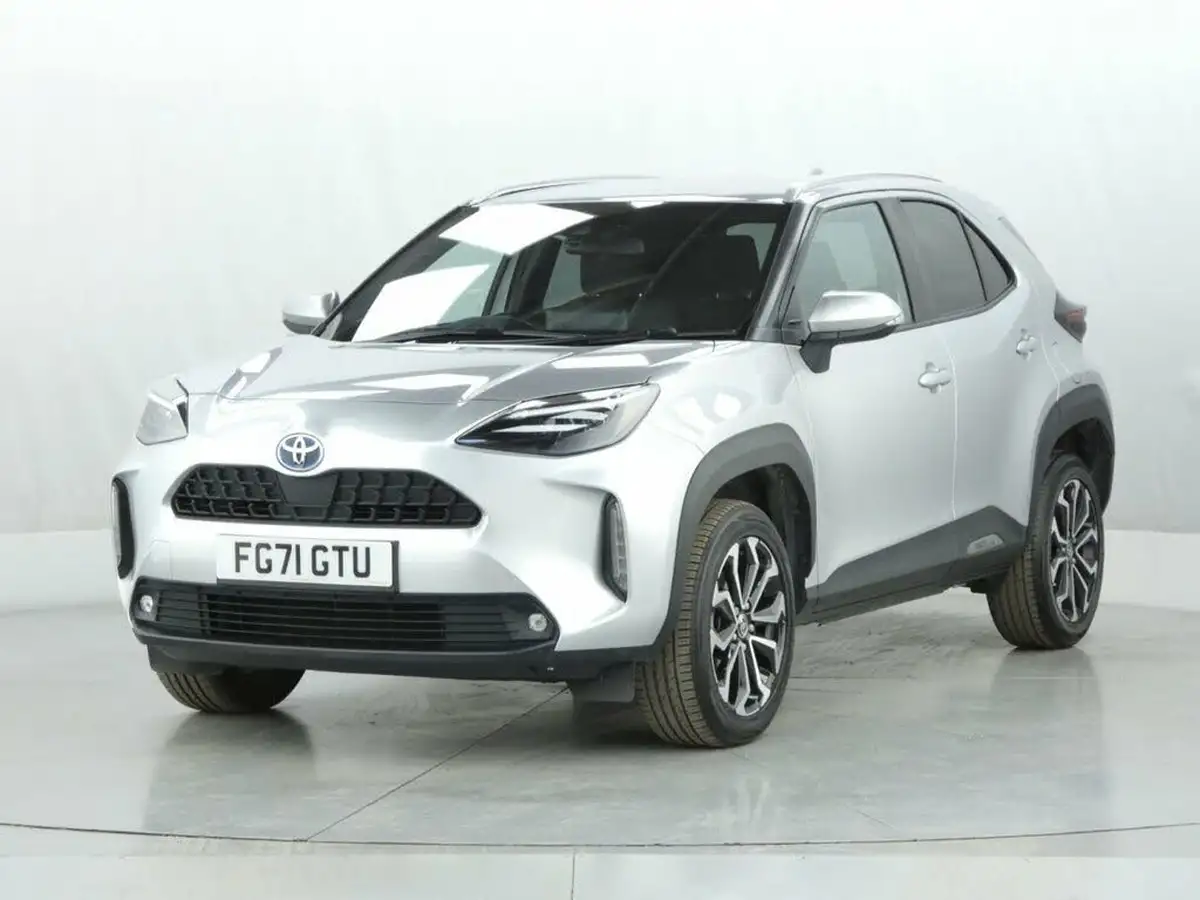 2021-toyota-yaris-15-vvt-i-design-panoramic-roof-big-3