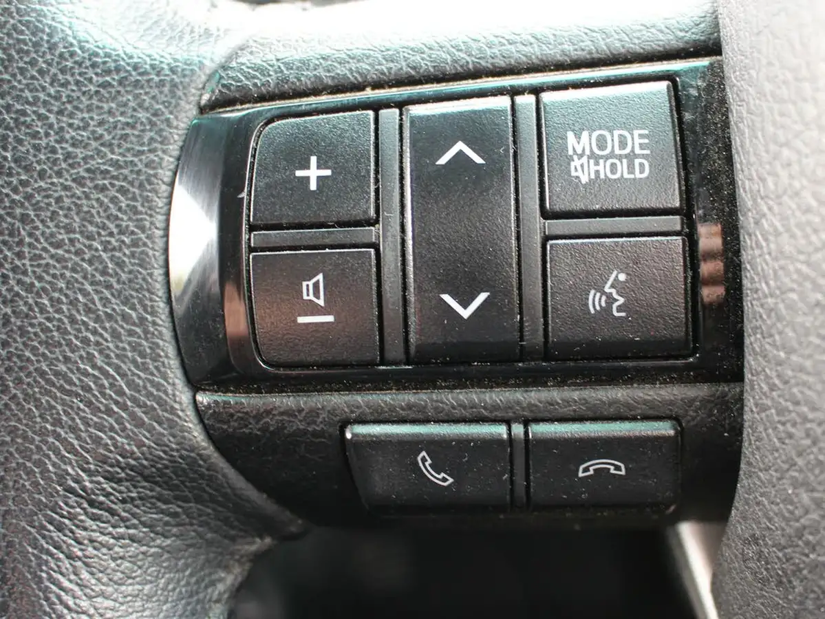 2021-toyota-hi-lux-24d-4d-invincible-150hpeu6d-auto-big-51