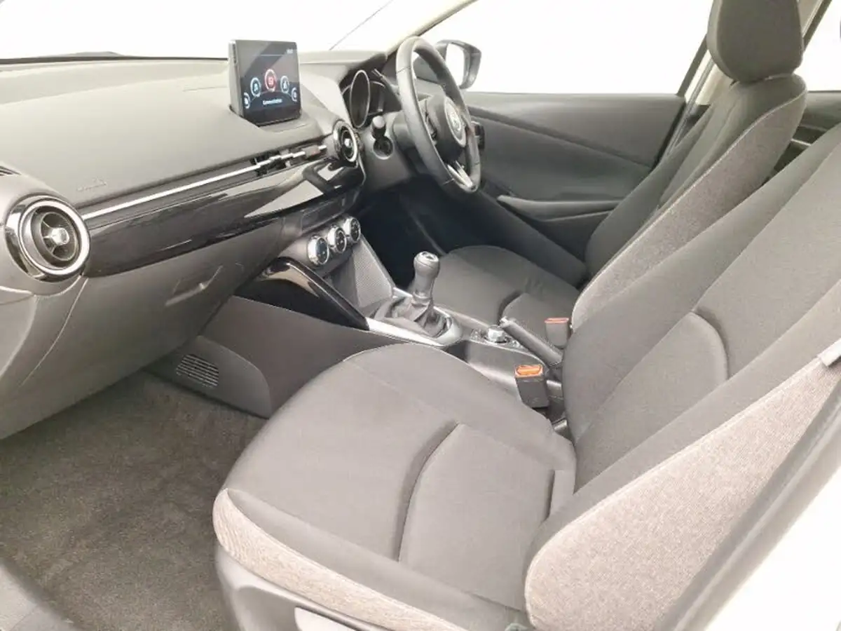 2024-mazda-mazda2-15-skyactiv-g-centre-line-big-4
