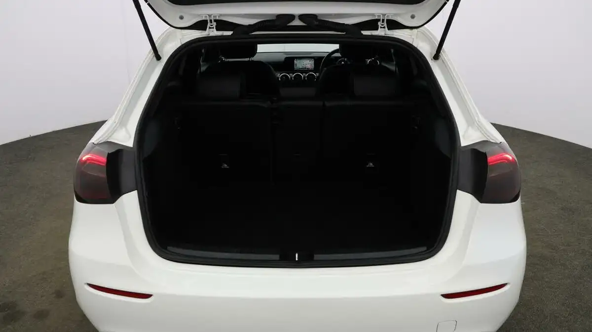2018-mercedes-benz-a-class-15d-a180d-se-116ps-ss-7g-dct-big-16