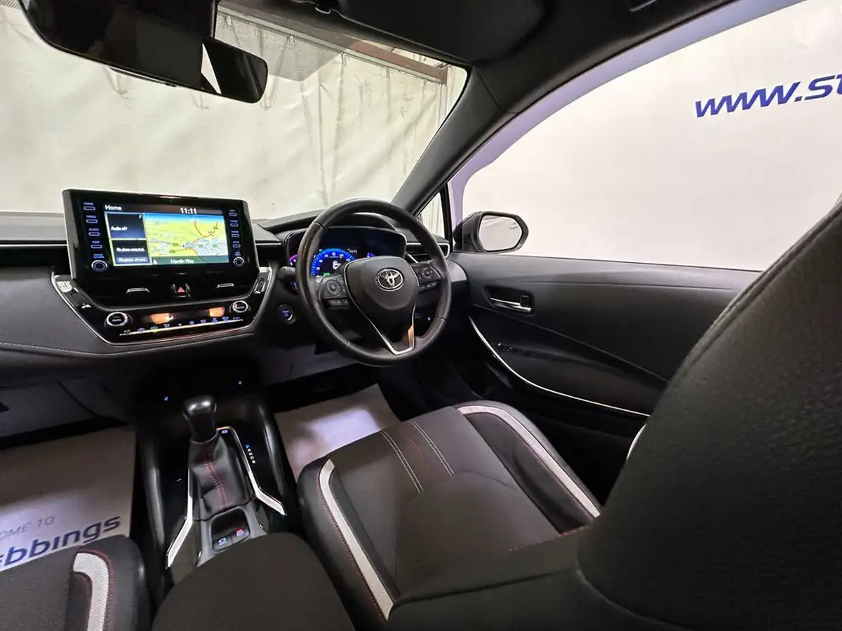 2020-toyota-corolla-18-vvt-i-gr-sport-trk-hatchback-big-22