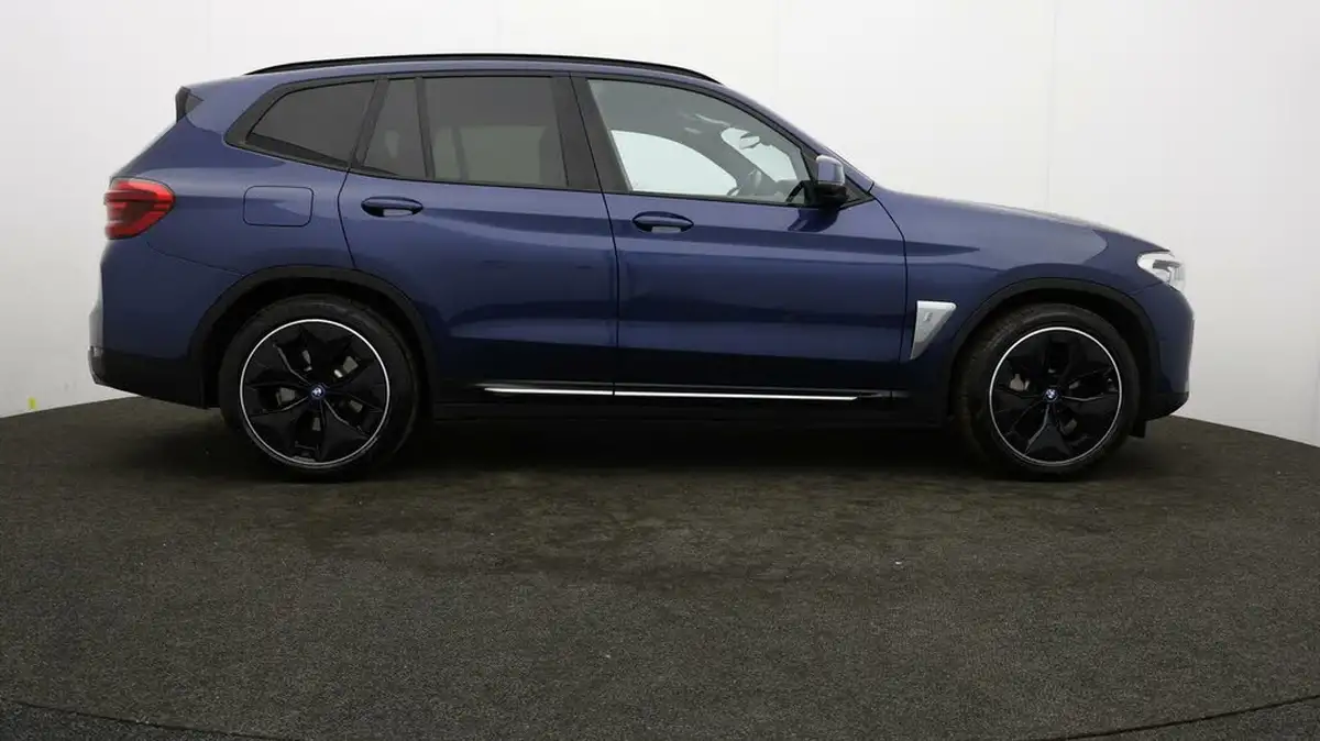 2021-bmw-ix3-e-premier-edition-big-30