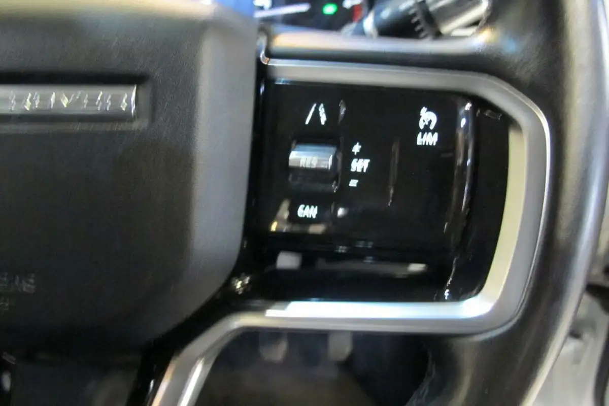 2021-land-rover-range-rover-evoque-20-d165-big-21