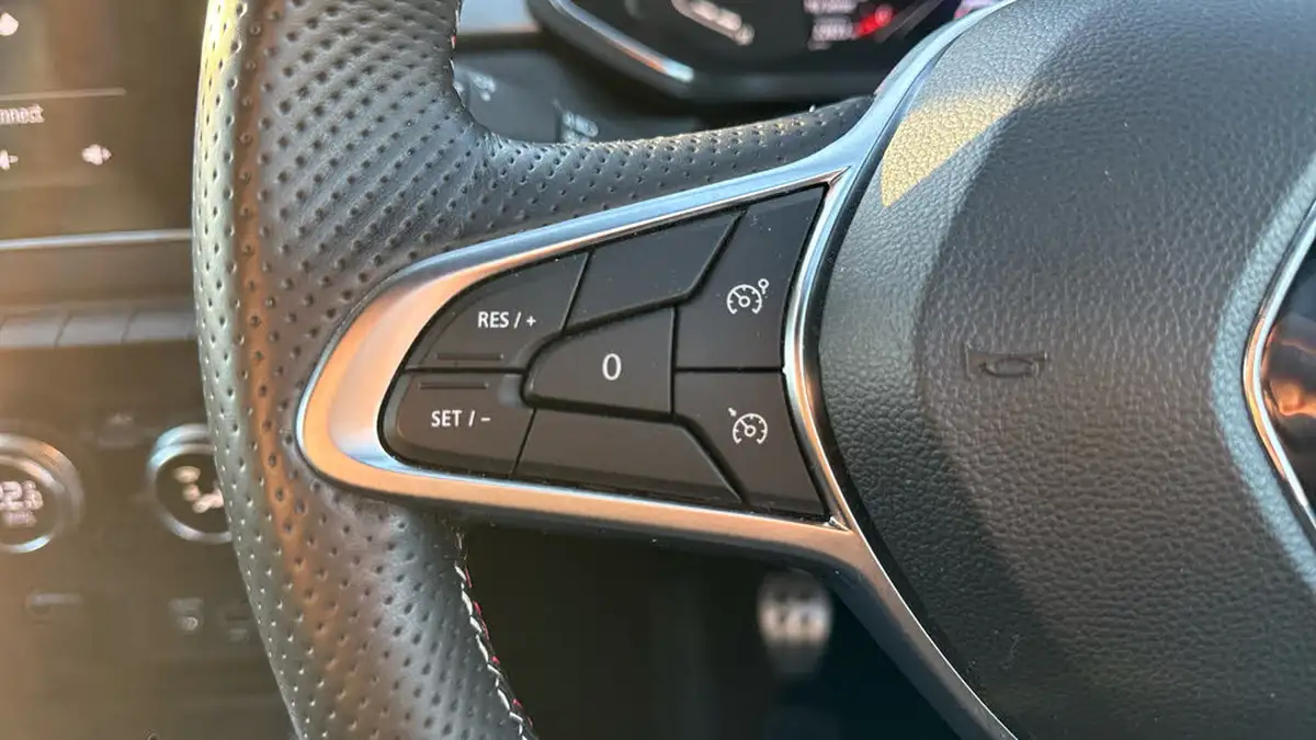 2021-renault-captur-13-tce-rs-line-big-22