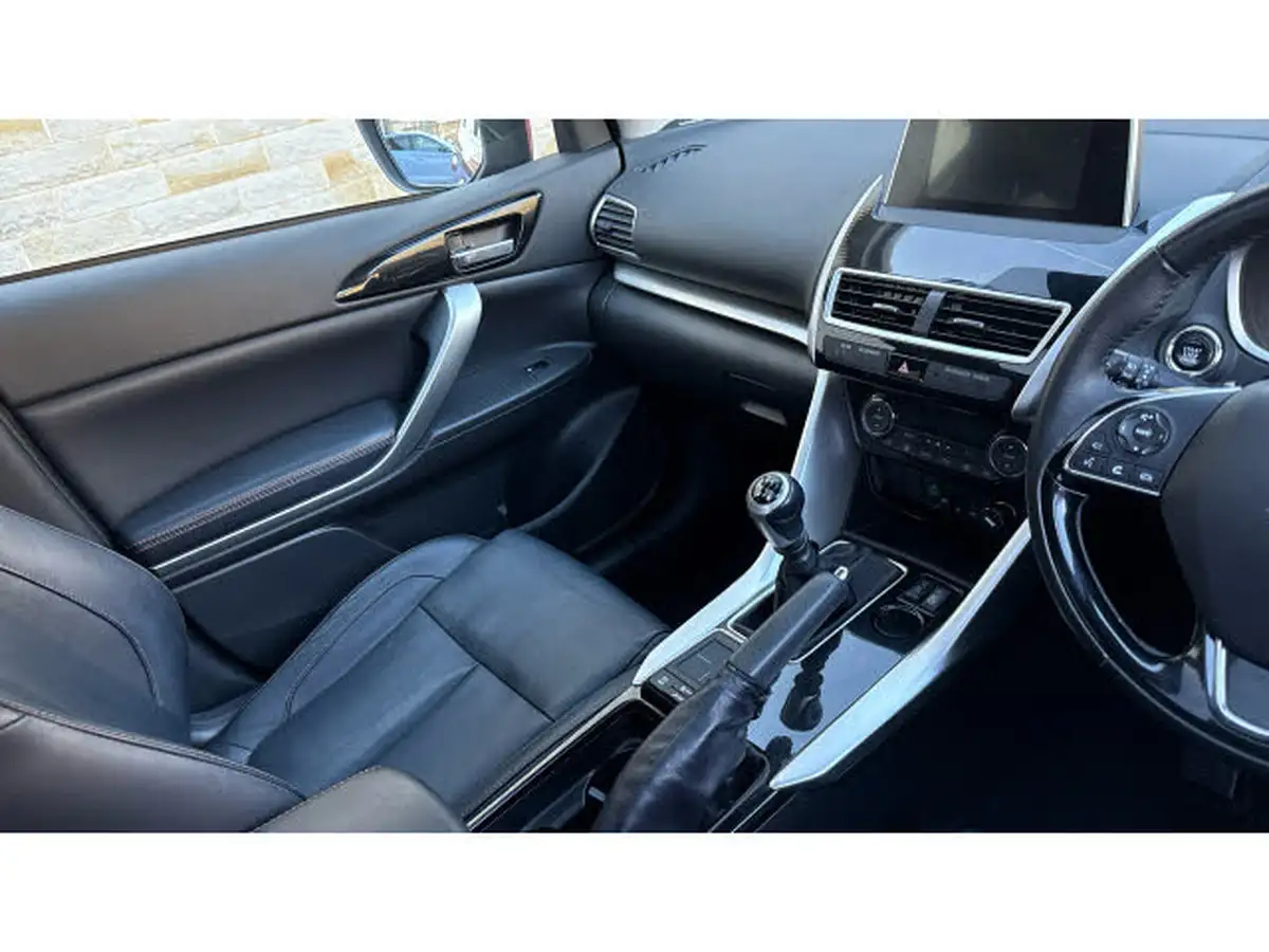 2019-mitsubishi-eclipse-cross-15-4-big-13