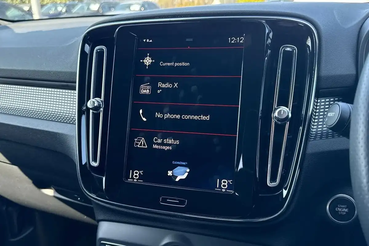 2020-volvo-xc40-15-t3-r-design-big-16