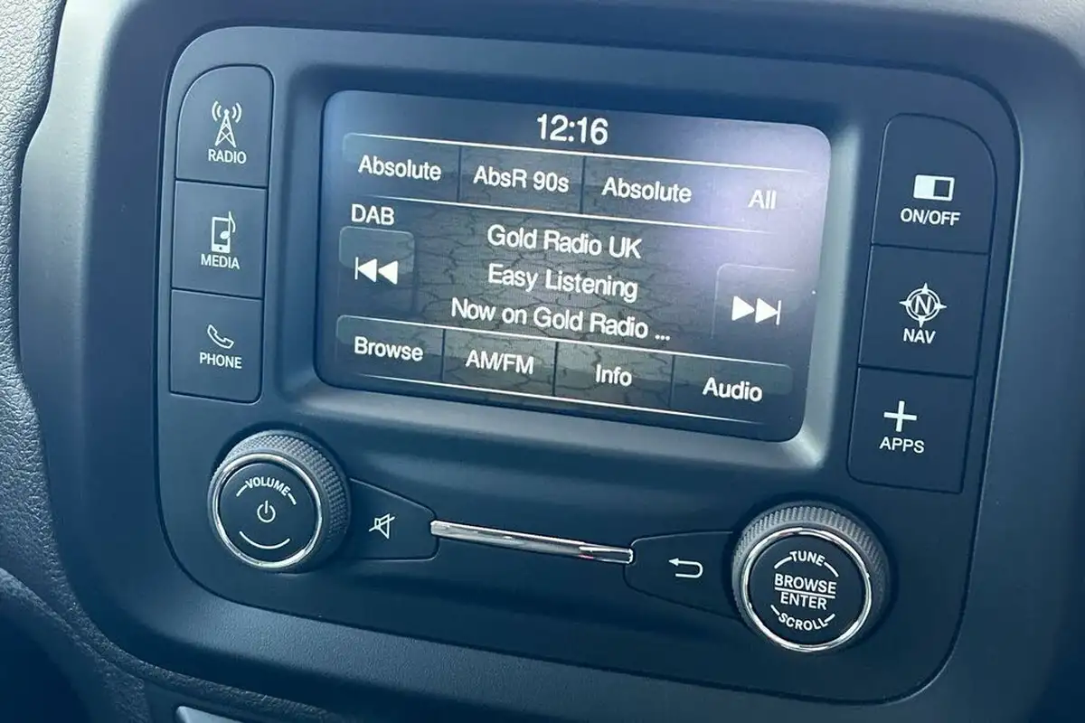 2017-jeep-renegade-16-multijet-ii-longitude-big-9