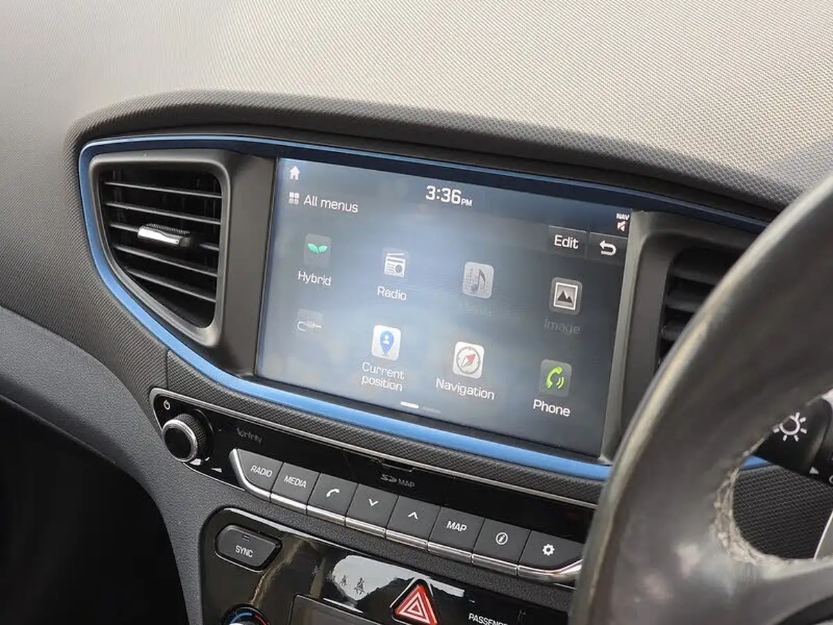 2018-hyundai-ioniq-16-gdi-premium-hybrid-big-16