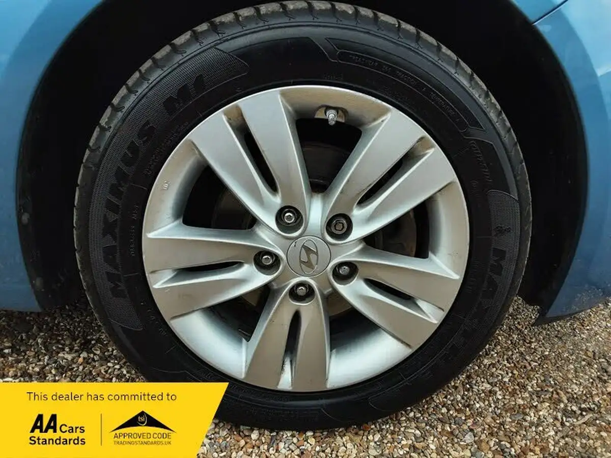 2014-hyundai-ix20-16-style-125ps-big-8