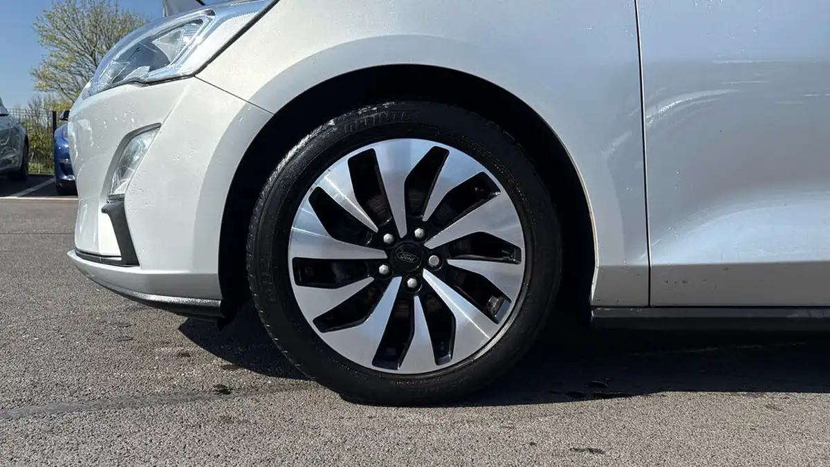 2018-ford-focus-10t-zetec-100ps-hatchback-big-16