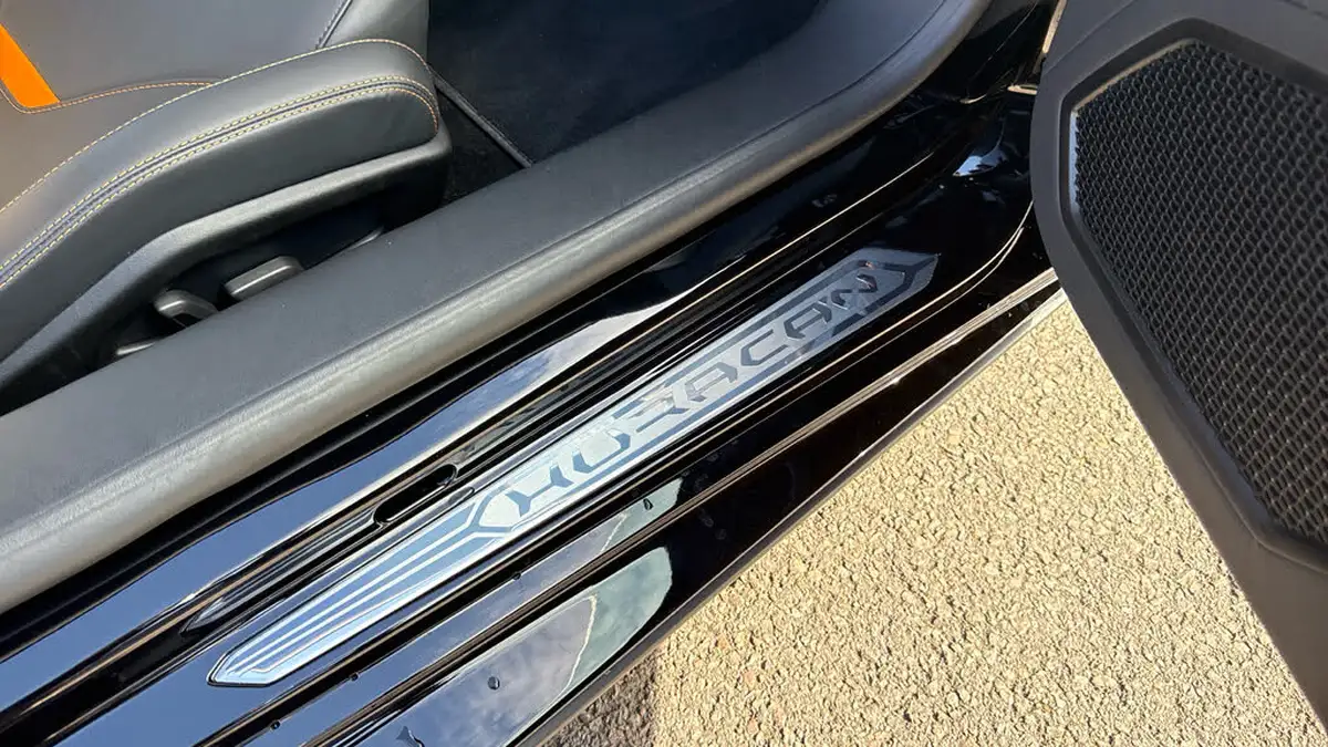 2022-lamborghini-huracan-big-16