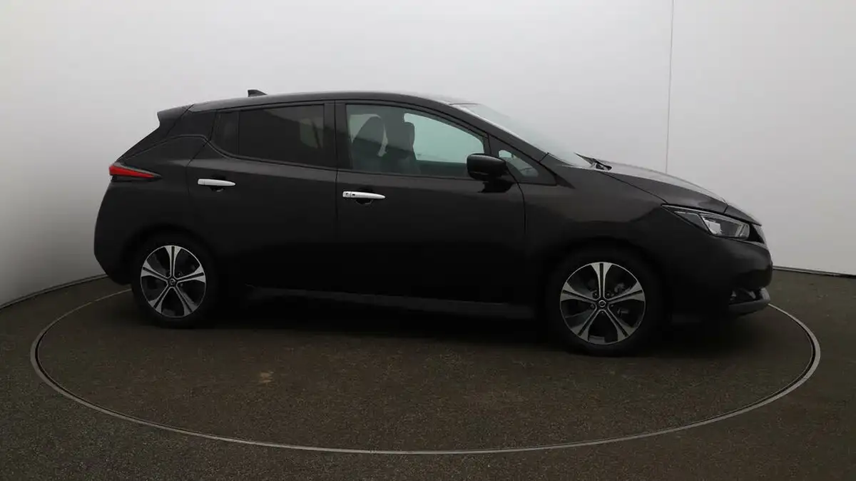 2021-nissan-leaf-e-tekna-big-40