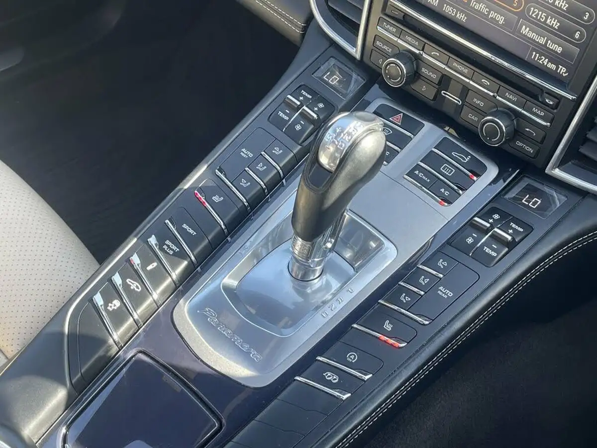 2016-porsche-panamera-48-turbo-big-19