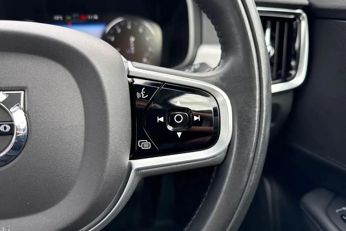 2019-volvo-v90-20-t4-momentum-pro-big-39